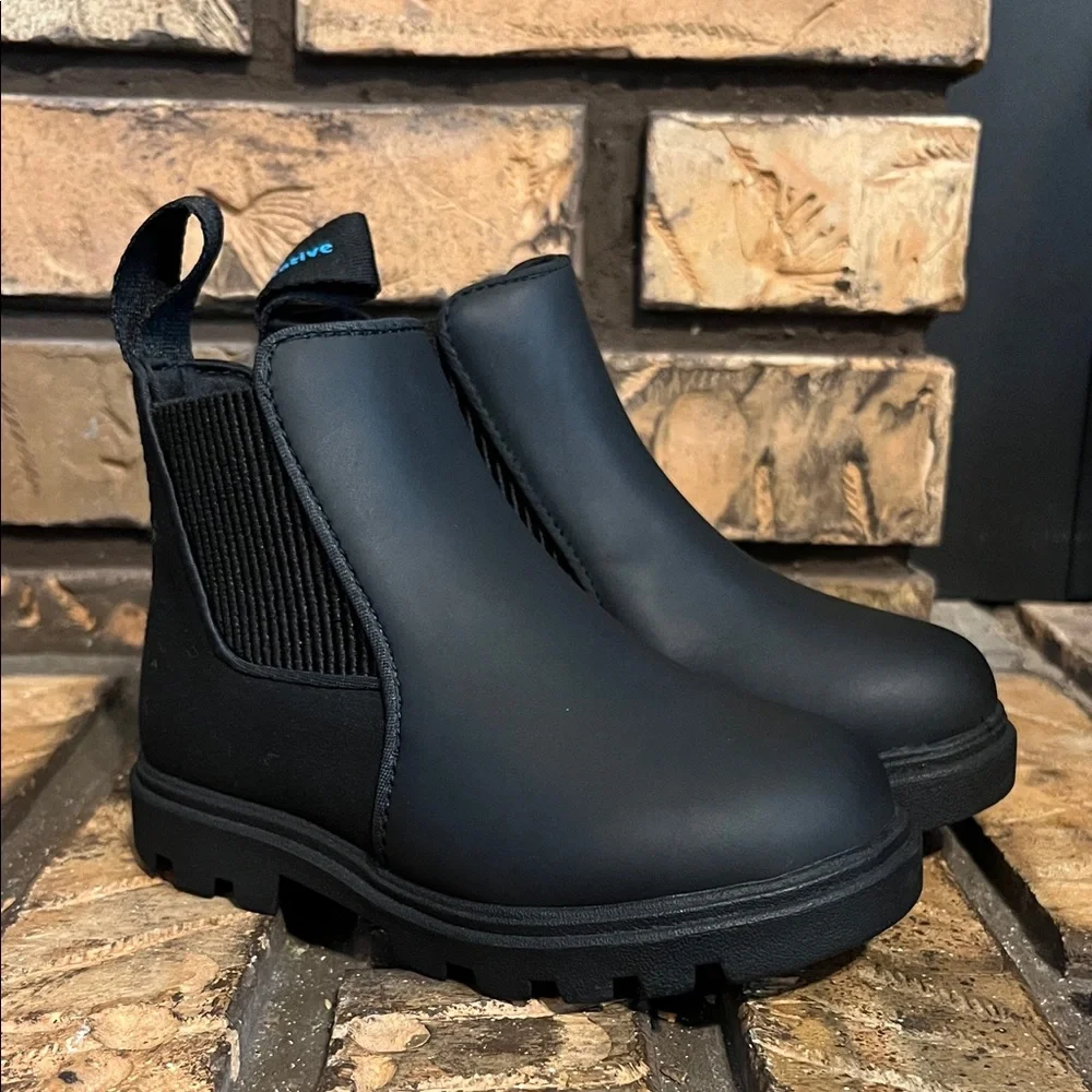 Native Girls Kensington Treklite Black Chelsea‎ Boots Size 7C